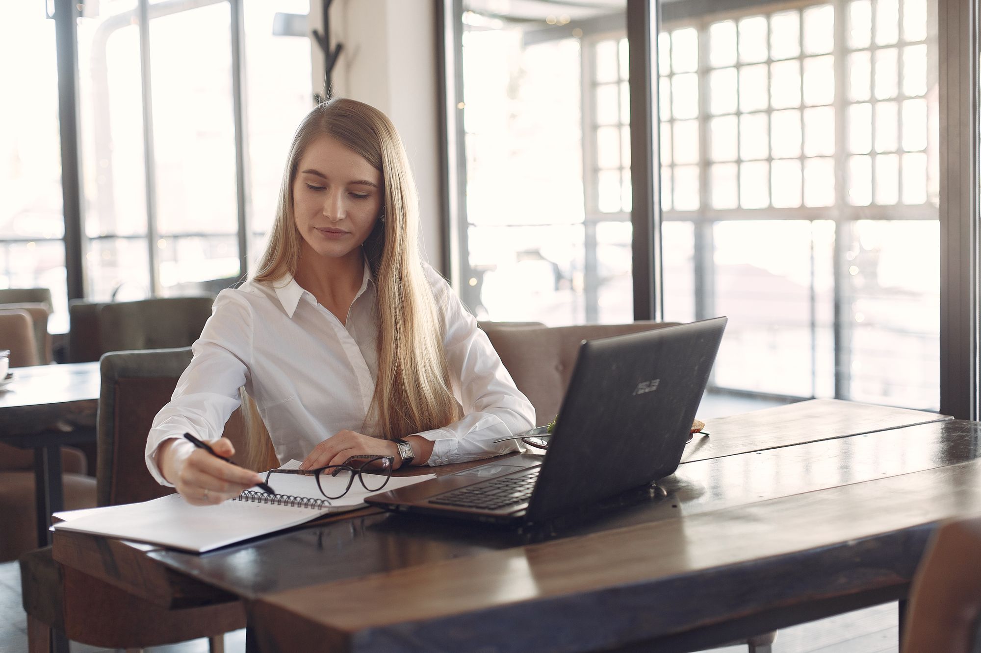 Moda na homeoffice, czyli jak ubrać się do pracy zdalnej?